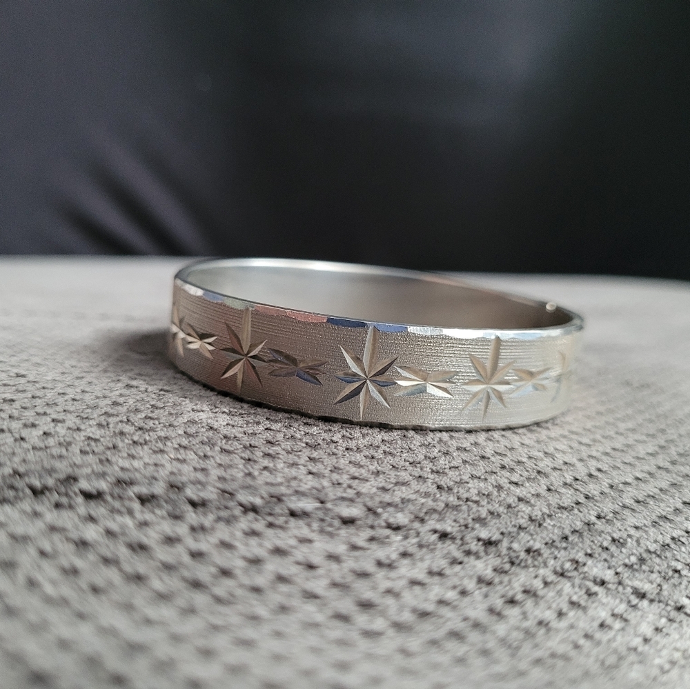 ⭐Vintage Silvertone Bangle⭐